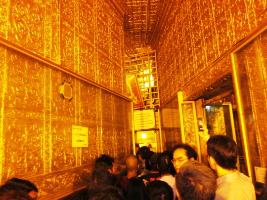 Vòm chùa Bohtataung nơi cất giữ sợi tóc Phật