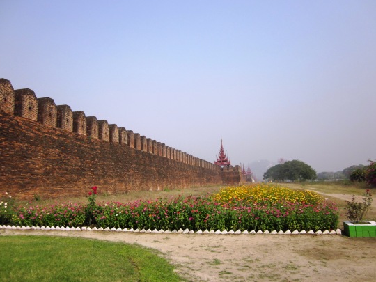 Tường thành Hoàng cung xưa ở Mandalay